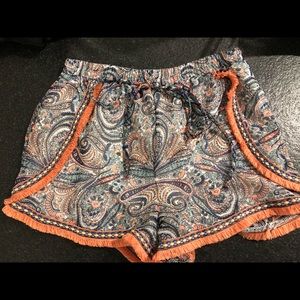 Paisley multicolor shorts with coral accents